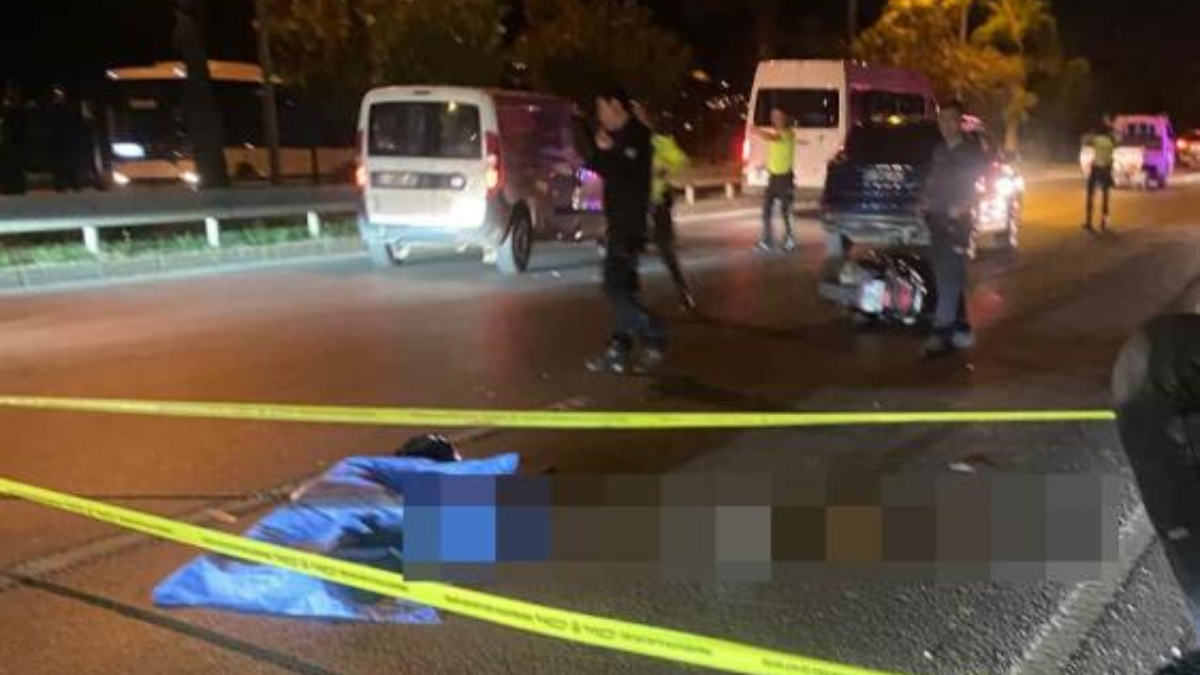 antalyada otomobille carpisan motosikletin surucusu can verdi GxHffwEU.jpg