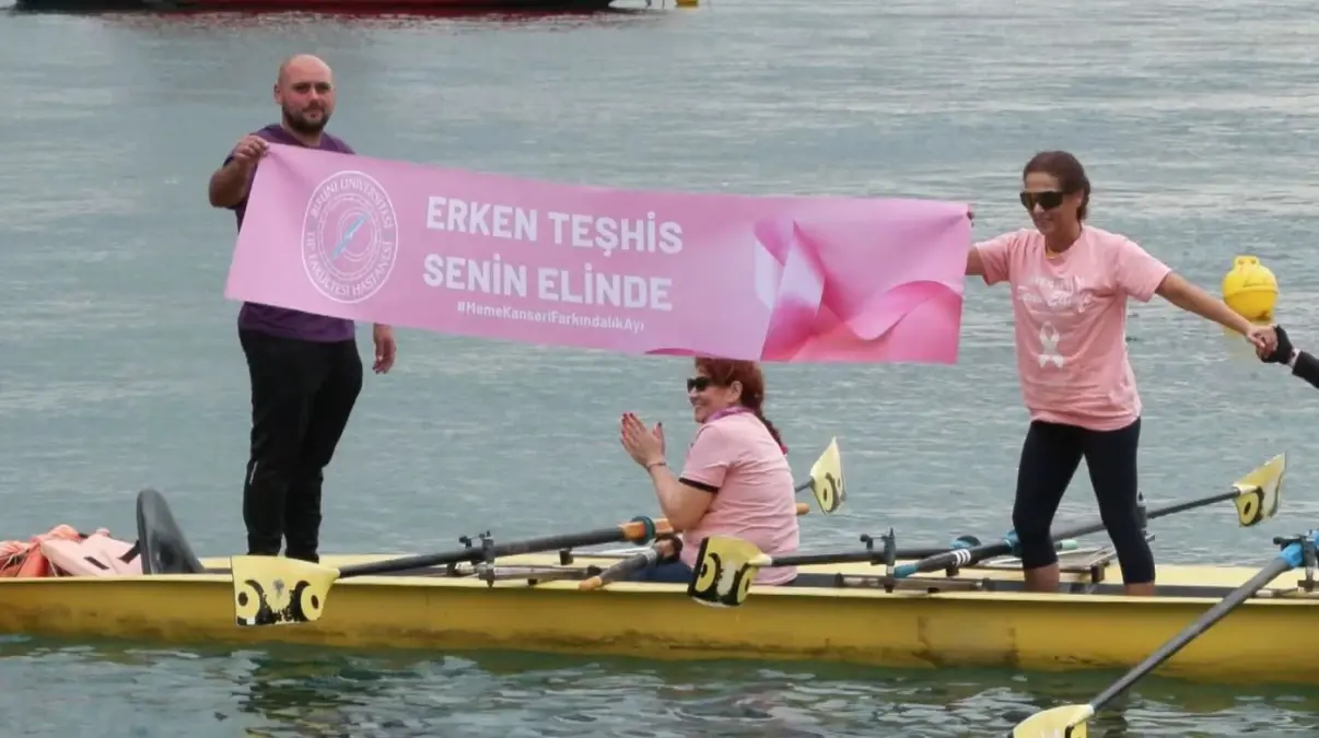 kadikoyde meme kanseri farkindaligi icin kurek etkinligi duzenlendi Kh4Rl56X.jpg