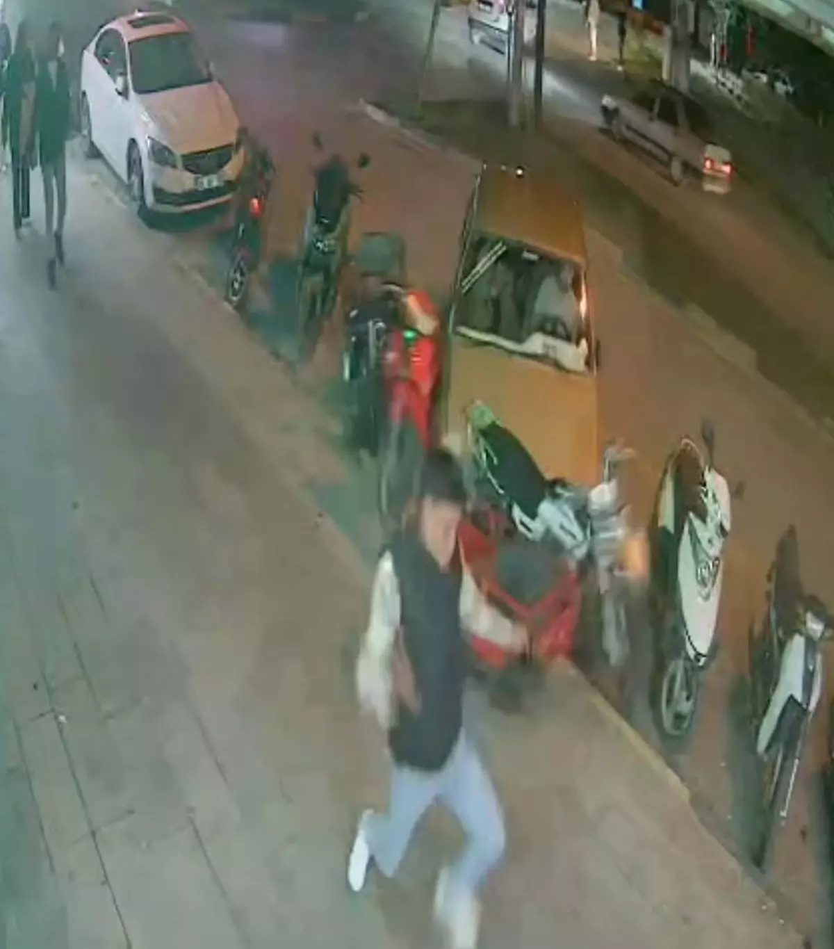 manisada otomobil motosikletlere carpip kacmaya calisti s56jEMhT.jpg