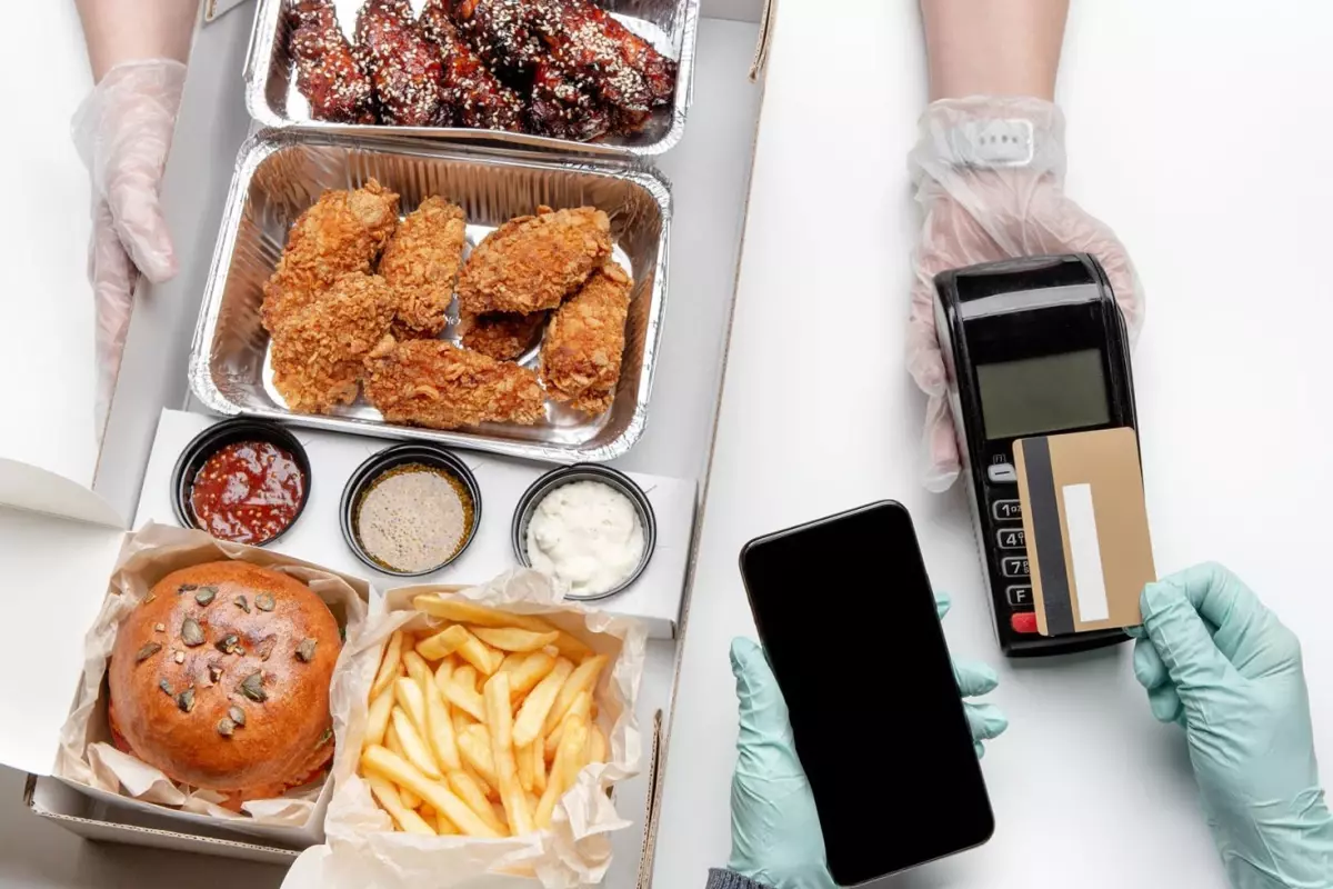 siparis uygulamasinin acigini buldu 2 yil bedava yemek yedi dfNKUFr8.jpg