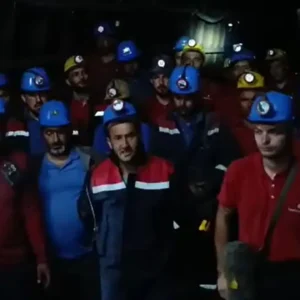 Direnişteki Özşen Madencilik işçileri yer altında açlık grevine başladı