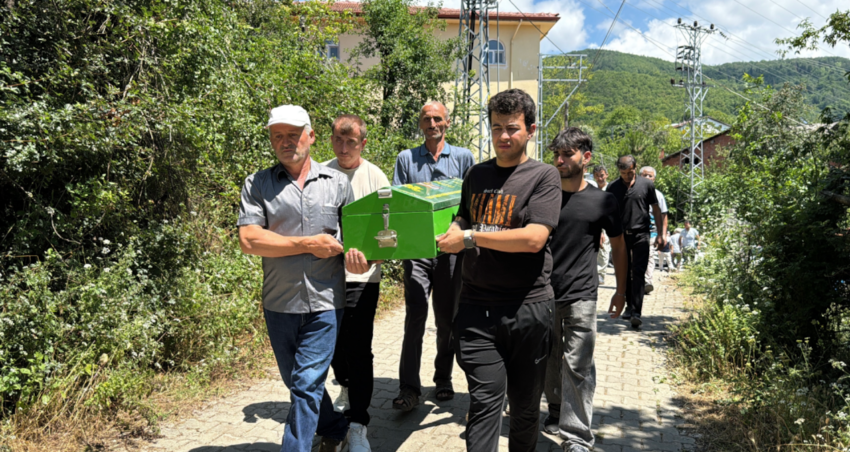 Karabukte 3 evi kul eden yangin faciasi berkant bebege huzunlu veda JCiGVZaU
